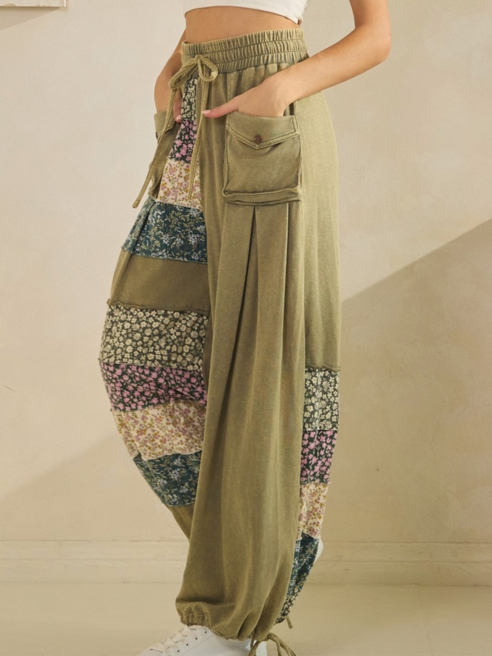 Sage + Fig Floral Print Patchwork Stretchy Waist Jogger Pants - Picture 6 of 7